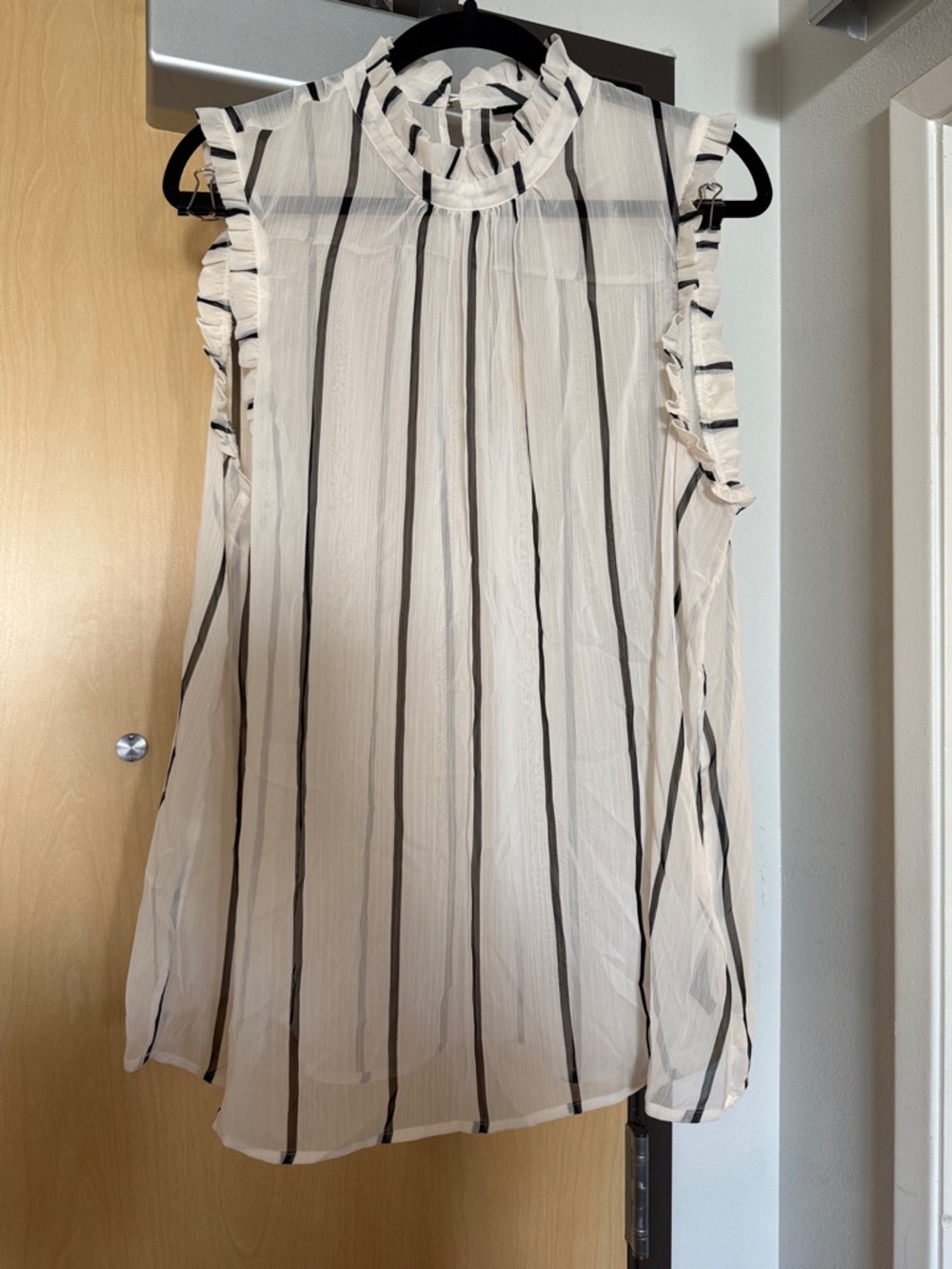 Who What Wear Cream Sleeveless Ruffle Neck Vertical Stripe Tank